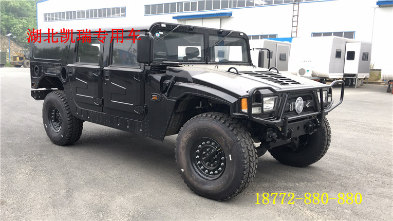 東風(fēng)猛士1.5噸高級(jí)越野車 東風(fēng)猛士1.5噸高級(jí)越野車