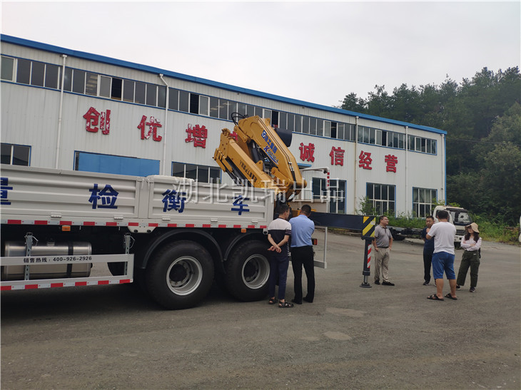 我公司技術(shù)人員解答客戶疑問 我公司技術(shù)人員解答客戶疑問