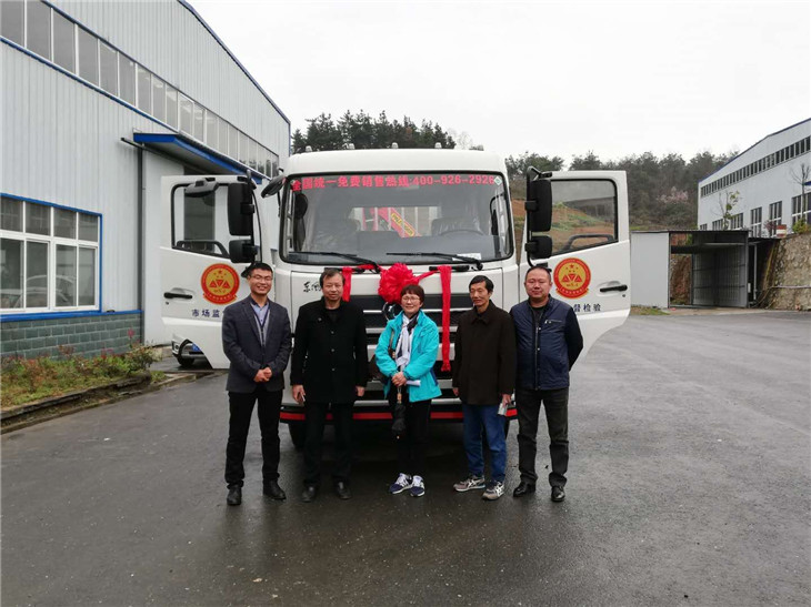 我公司韓總與來安計量所領(lǐng)導(dǎo)一行車前合影 我公司韓總與來安計量所領(lǐng)導(dǎo)一行車前合影