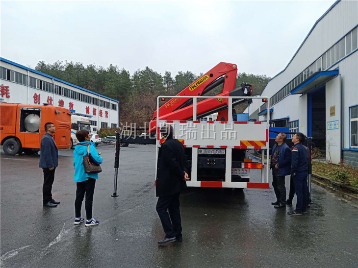 技術(shù)人員講解檢衡車操作要點 技術(shù)人員講解檢衡車操作要點