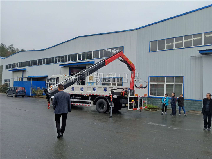 來安計量所領(lǐng)導(dǎo)檢驗吊臂性能 來安計量所領(lǐng)導(dǎo)檢驗吊臂性能