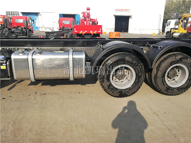 T5G計量檢衡車600L鋁合金雙腔油箱 T5G計量檢衡車600L鋁合金雙腔油箱