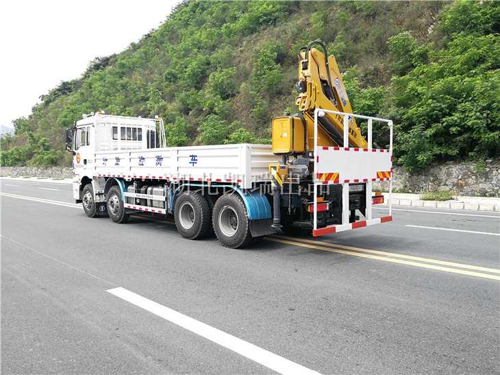 許昌市質(zhì)量監(jiān)督檢驗測試中心檢衡車(左后) 許昌市質(zhì)量監(jiān)督檢驗測試中心檢衡車(左后)