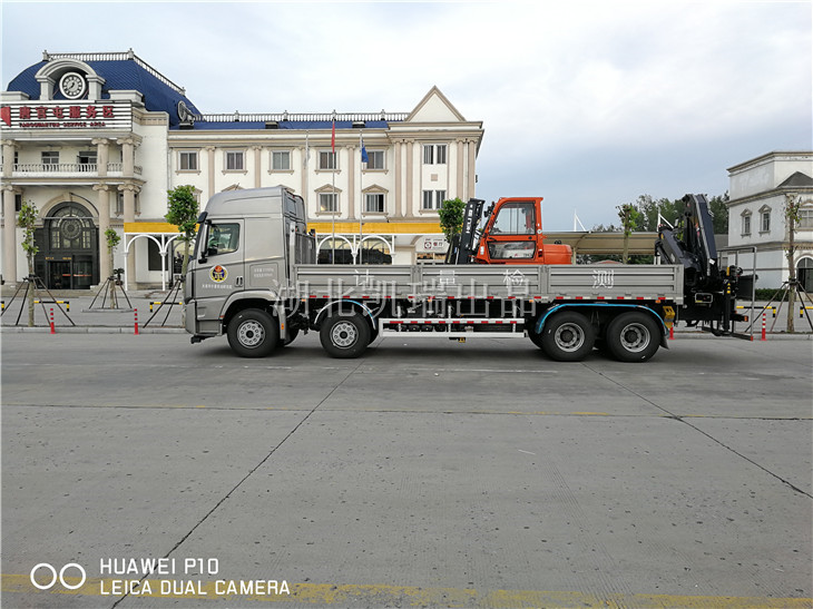 現(xiàn)代底盤(pán)31噸計(jì)量檢衡車(chē)側(cè)面圖 現(xiàn)代底盤(pán)31噸計(jì)量檢衡車(chē)側(cè)面圖