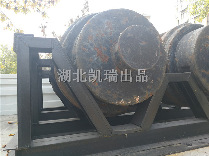 單個圓形砝碼落于砝碼架內(nèi)細節(jié) 單個圓形砝碼落于砝碼架內(nèi)細節(jié)