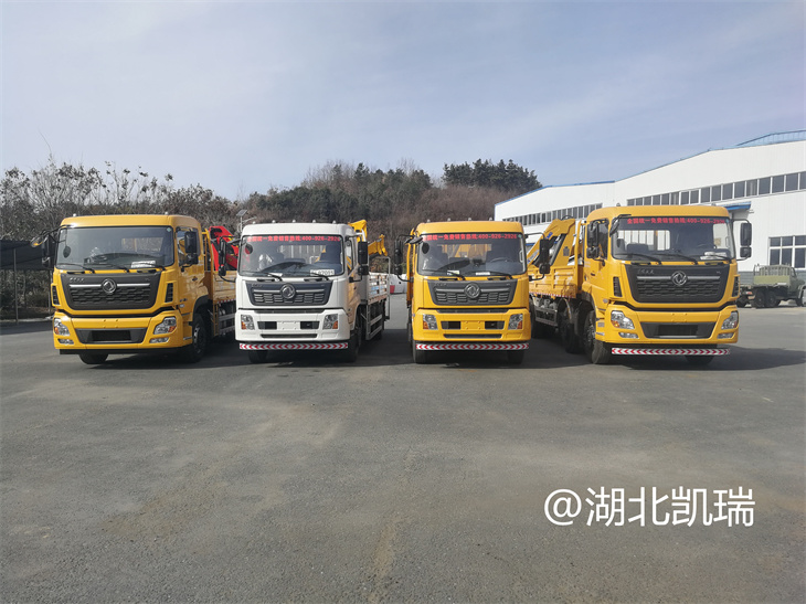 四臺“東風(fēng)系列”計量檢衡車列裝發(fā)運(前) 四臺“東風(fēng)系列”計量檢衡車列裝發(fā)運(前)