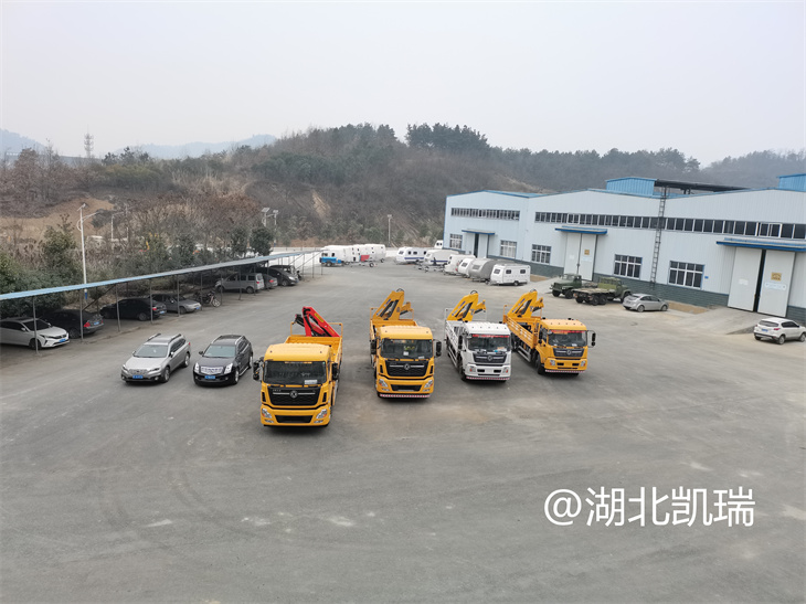 四臺“東風(fēng)系列”計量檢衡車列裝發(fā)運(俯視圖) 四臺“東風(fēng)系列”計量檢衡車列裝發(fā)運(俯視圖)