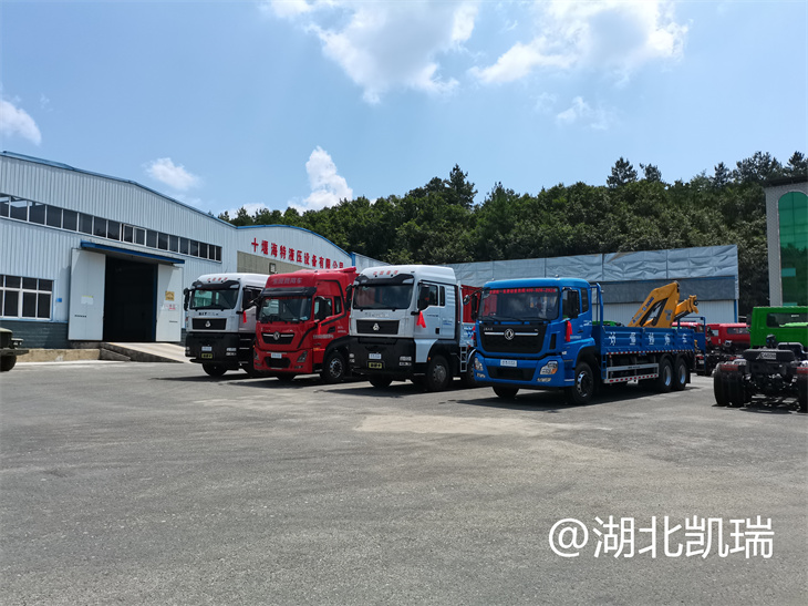 四臺(tái)新款計(jì)量檢衡車齊發(fā)車(左前) 四臺(tái)新款計(jì)量檢衡車齊發(fā)車(左前)